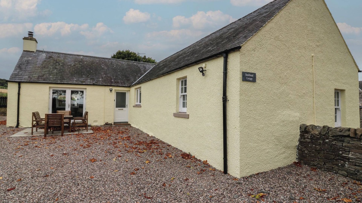 Forfar Cottage | BANKHEAD OF LOUR COTTAGE, pet friendly, with open fire in Forfar