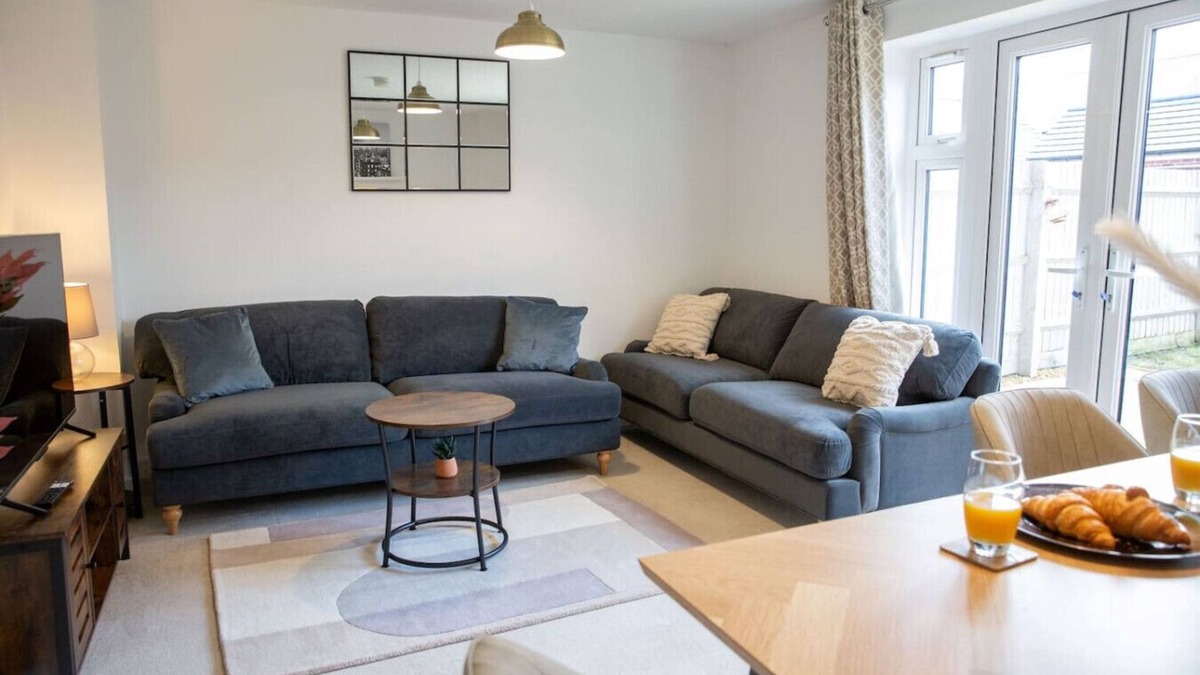 Middleton Cheney House | Bankside Stays (Sleeps 8)