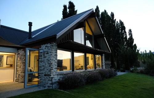 Lowburn House | Bannock Brae Vineyard Cottage