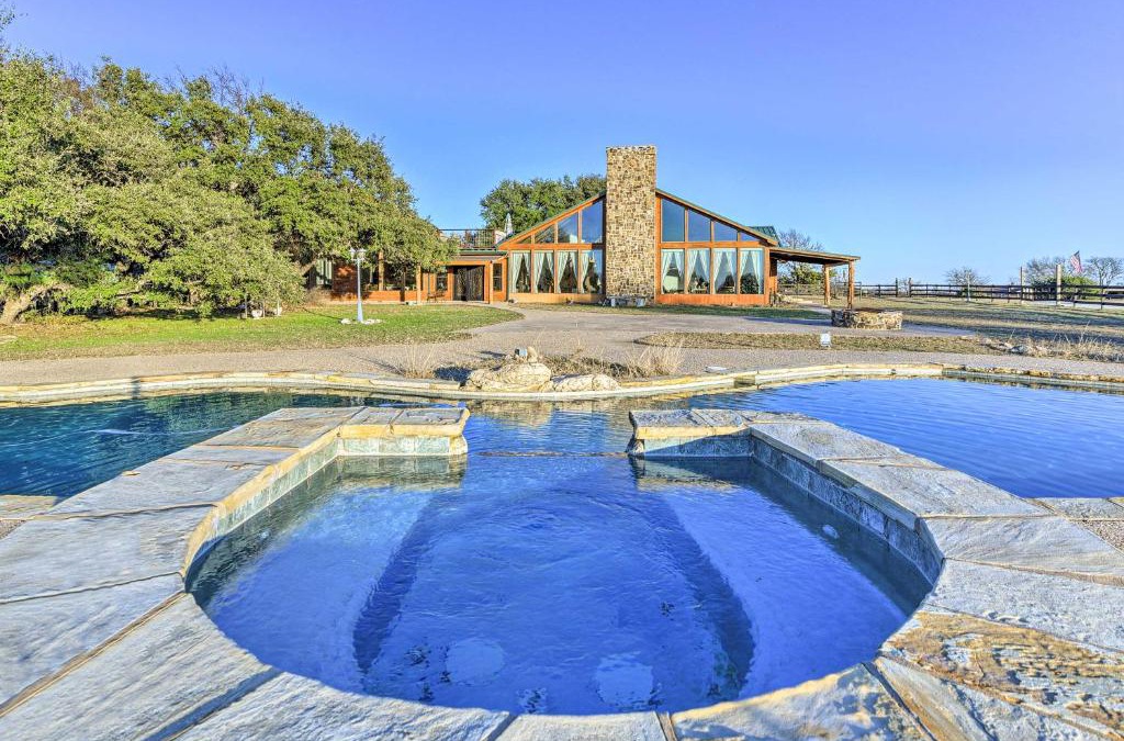 Forestburg House | Banquet Hall and Pool Expansive Forestburg Ranch!