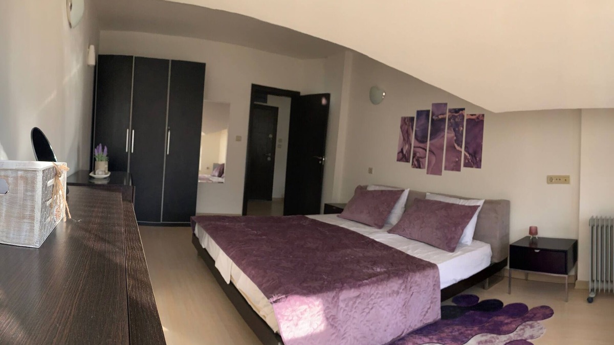 Kvartal Noviya Grad Apartment | Bansko Spacious Art Apartment with Mountain Views