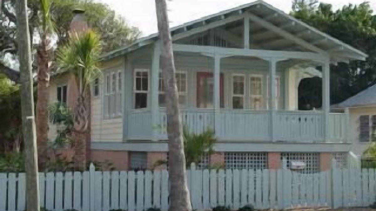 Pass-a-Grille House | Banyan Tree Cottage in historic beach town