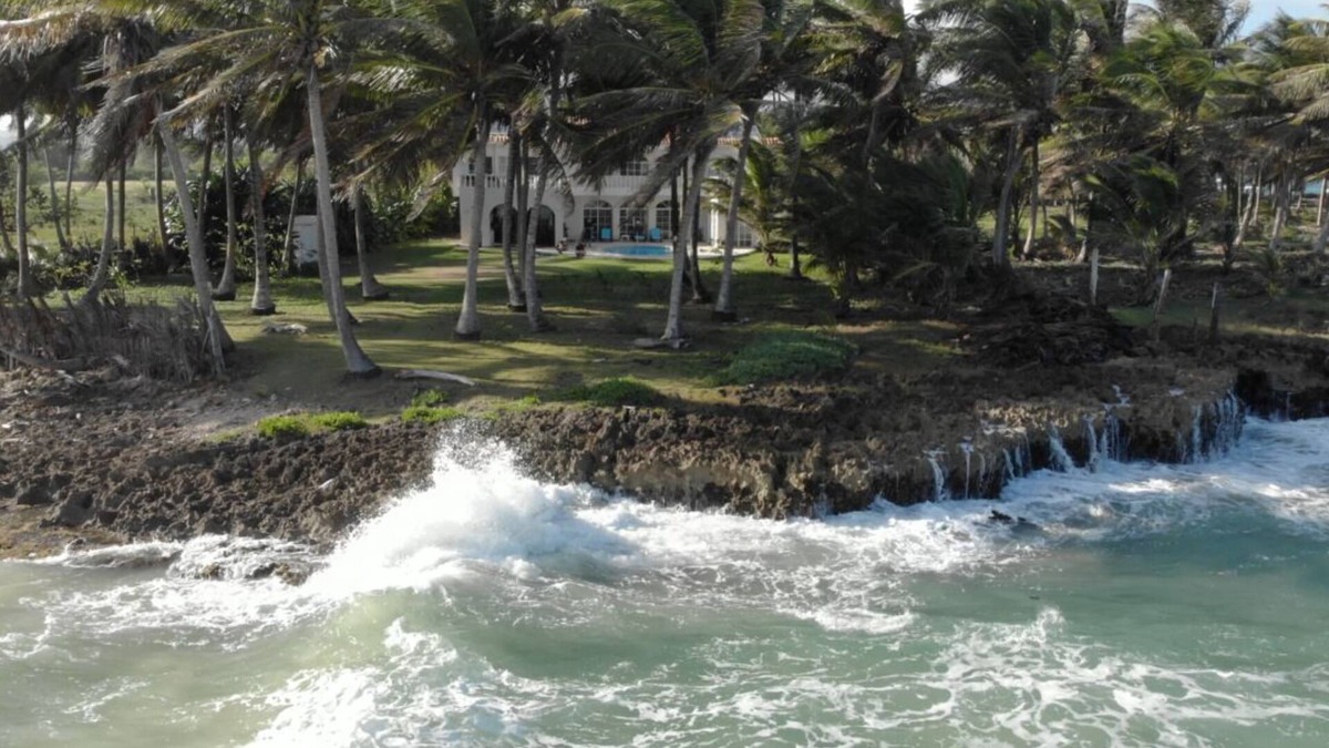 Nagua Villa | Baoba Breeze Villa oceanfront & secluded Beach! Seasonal availability!