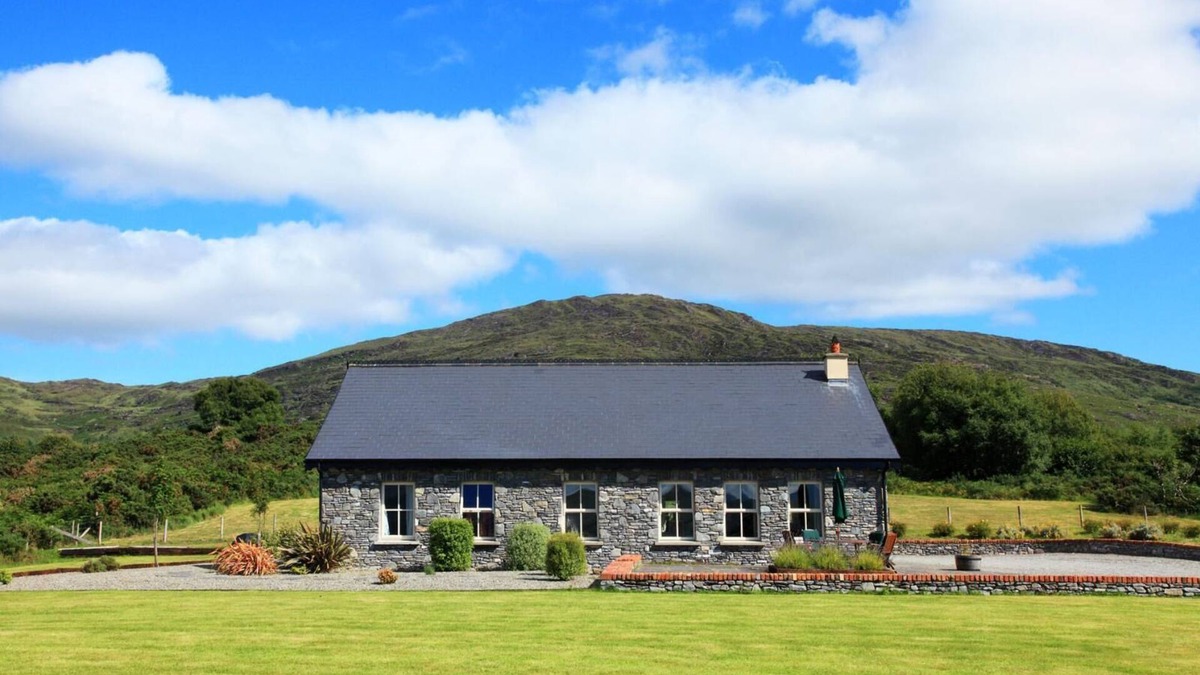 Dawros Cottage | Bar Cillatah - Close to Kenmare - Great Views over Kenmare Bay