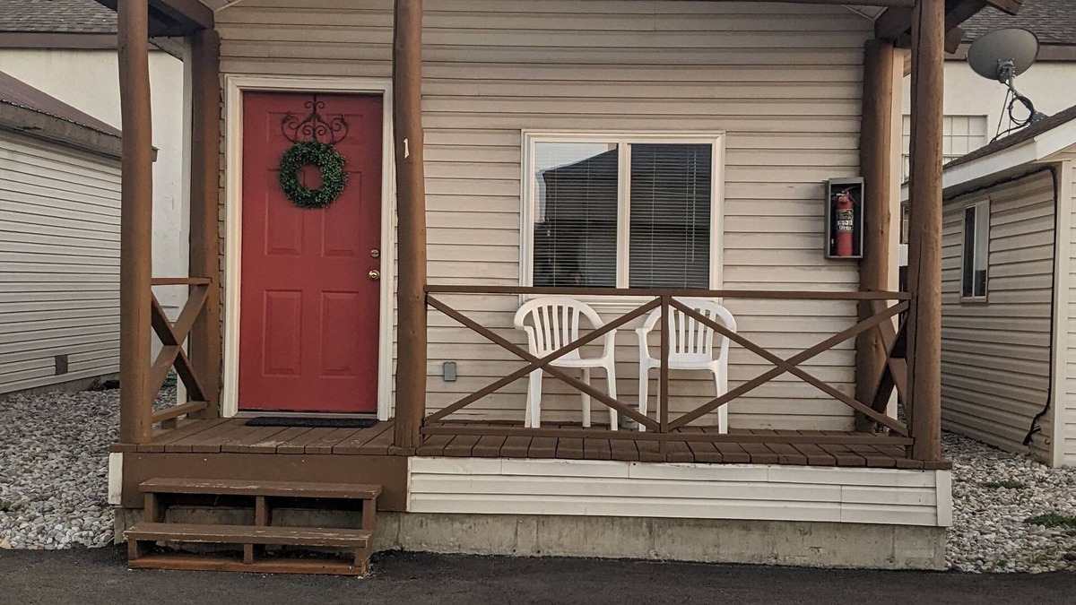 Afton Hotel | Bar H Motel