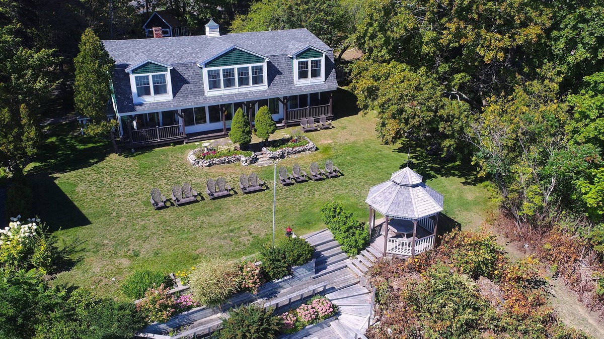 Hulls Cove Cottage | Bar Harbor waterfront home, sleeps 10-12! Close to Acadia main entrance