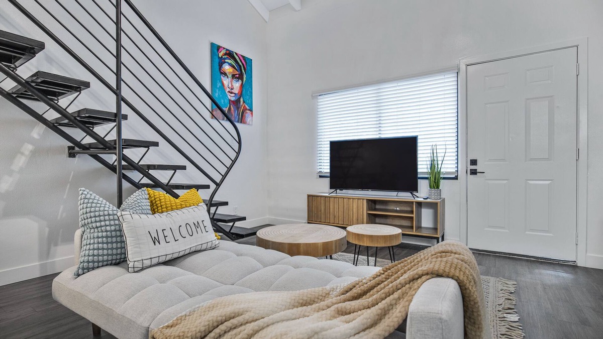 Evans Churchill Condo | Bar, restaurants, and attractions all nearby!
