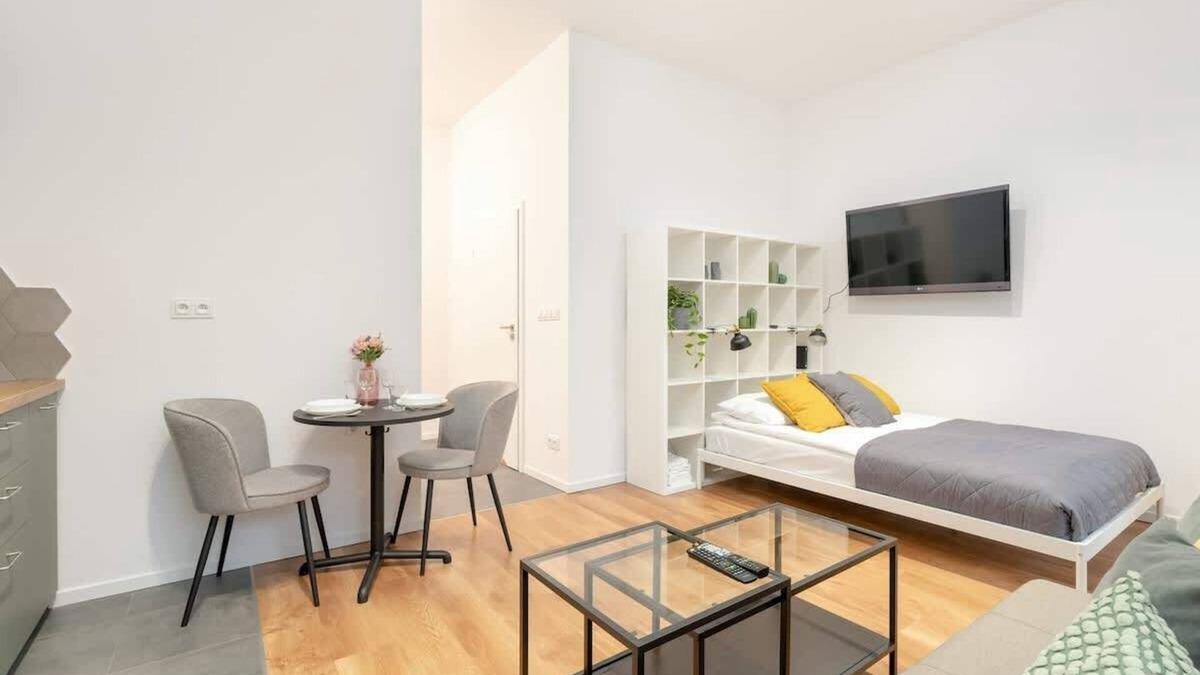 Jezyce Apartment | Barańczaka 3J | Bright Studio | Parking