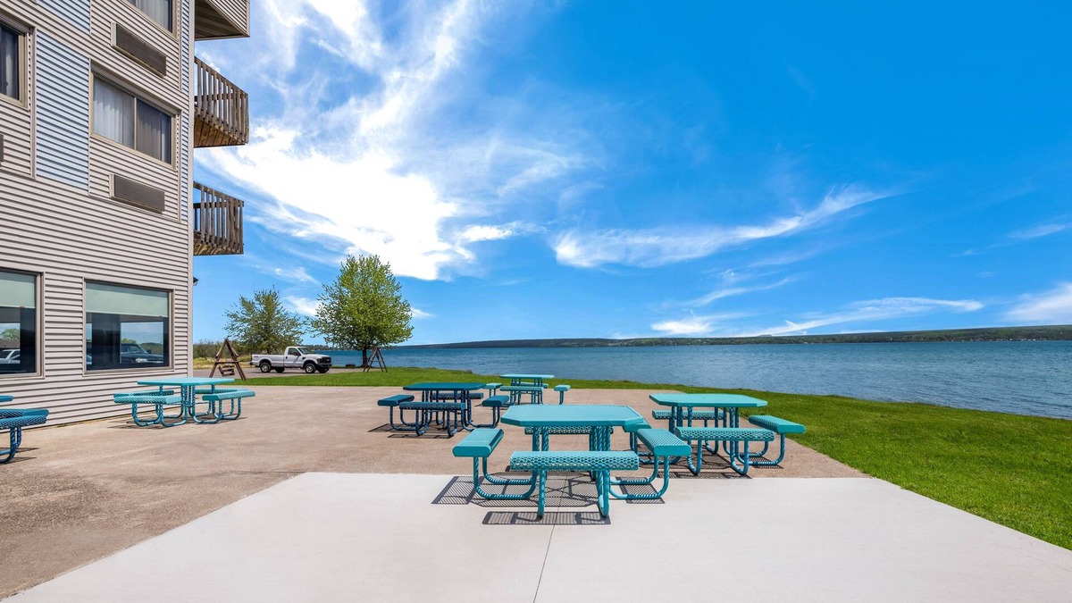 Baraga Hotel | Baraga Lakeside Inn