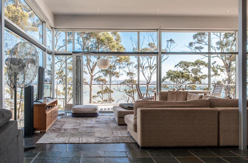 Sandford House | Baragoola Retreat - Luxury Waterfront Property