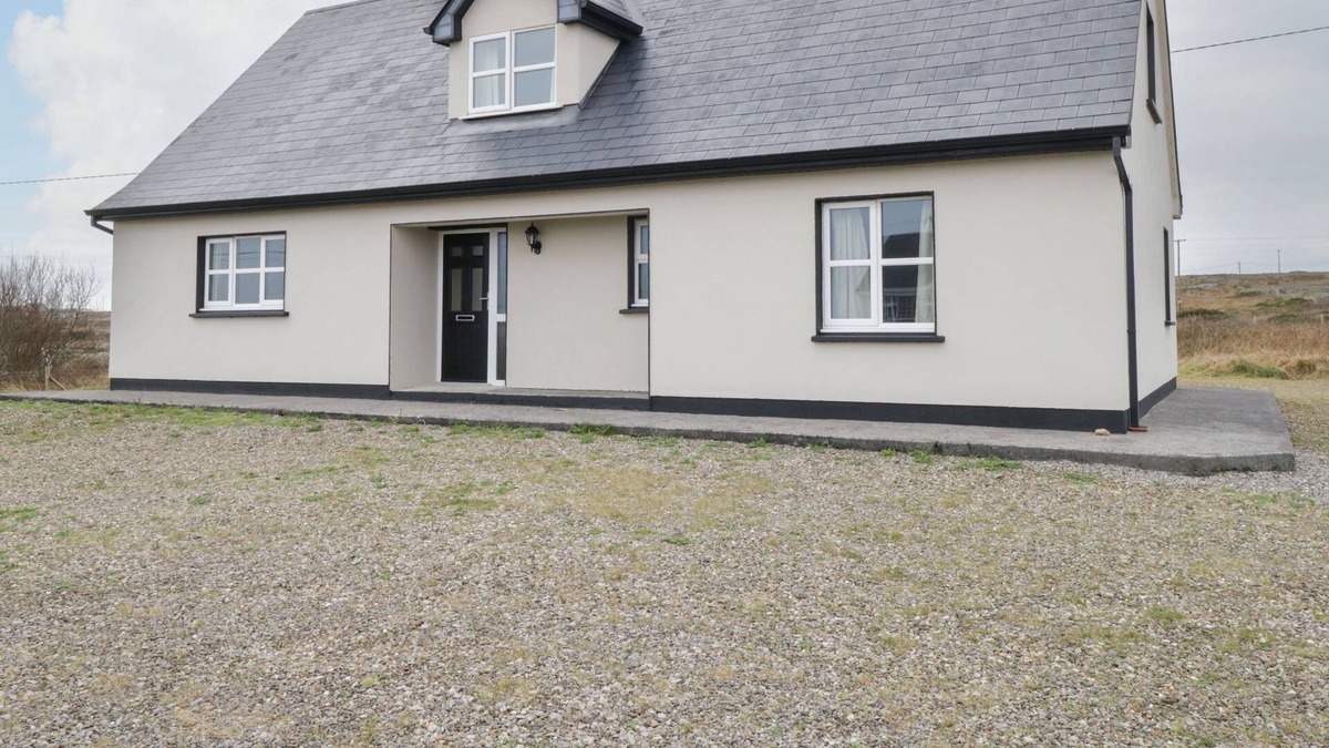 Wild Atlantic Way House | BARBARA'S COTTAGE, family friendly in Lettermore, County Galway