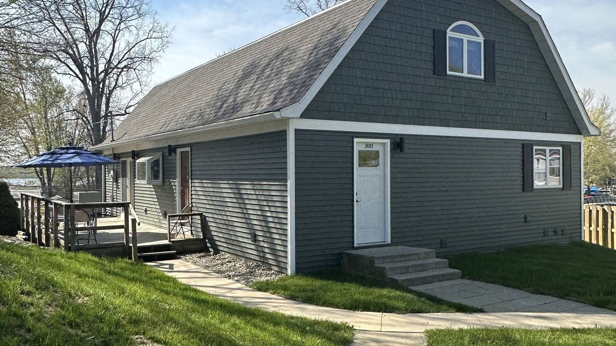 Warsaw House | Barbee Lake Big House! Sleeps 14+ Game Garage! Pier and Dock to Barbee!