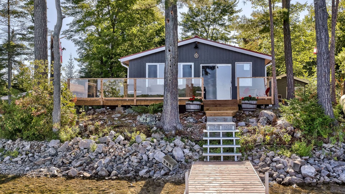 Rideau Lakes Cottage | Barber Pointe