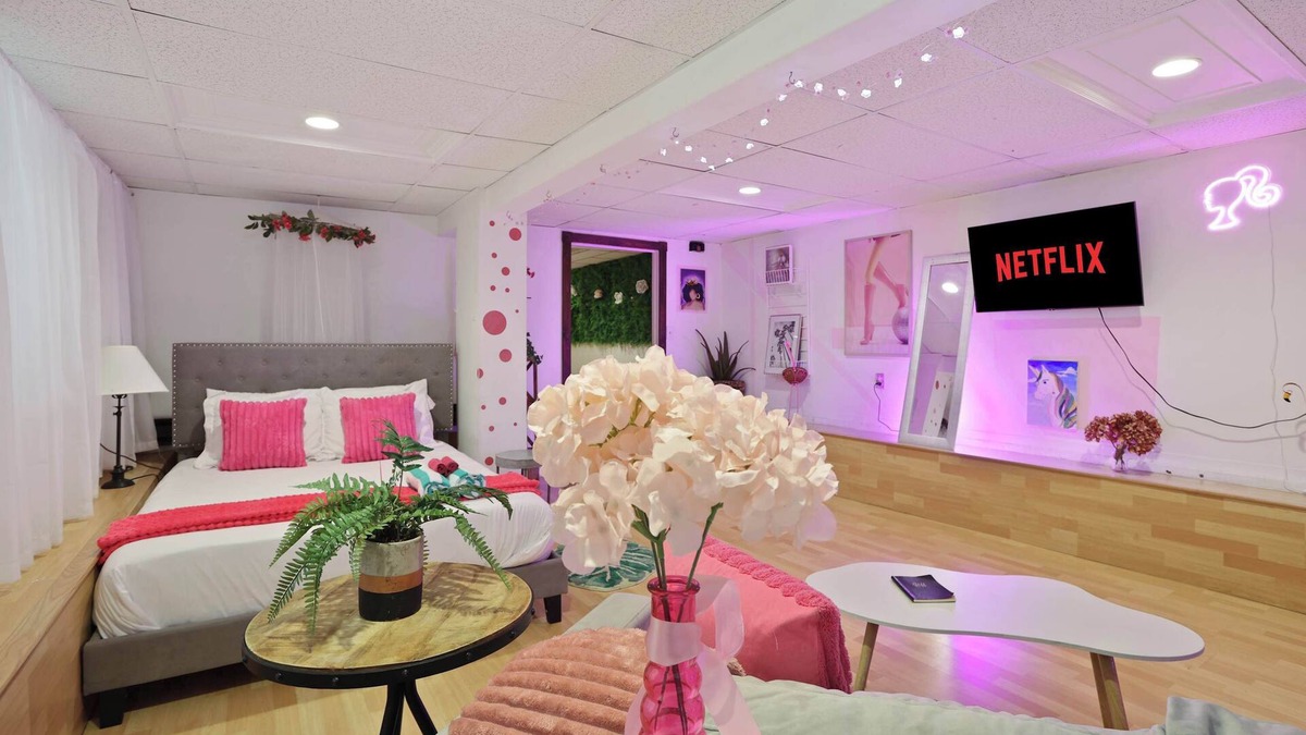 Midtown Sacramento Apartment | Barbiecore Dream Pad in Sacramento!
