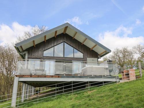 Kingswood House | Barcud Coch - Red Kite