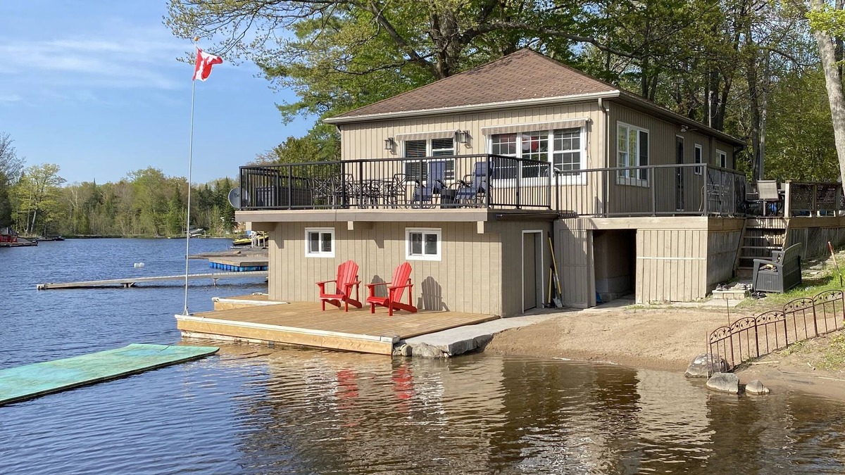 Bobcaygeon Cottage | Barefoot Beach on Pigeon Lake