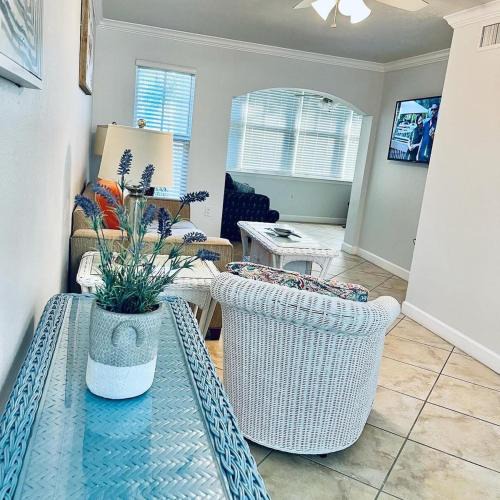 Indian Shores Apartment | Barefoot Beach Resort in Indian Shores Minutes from Clearwater Beach