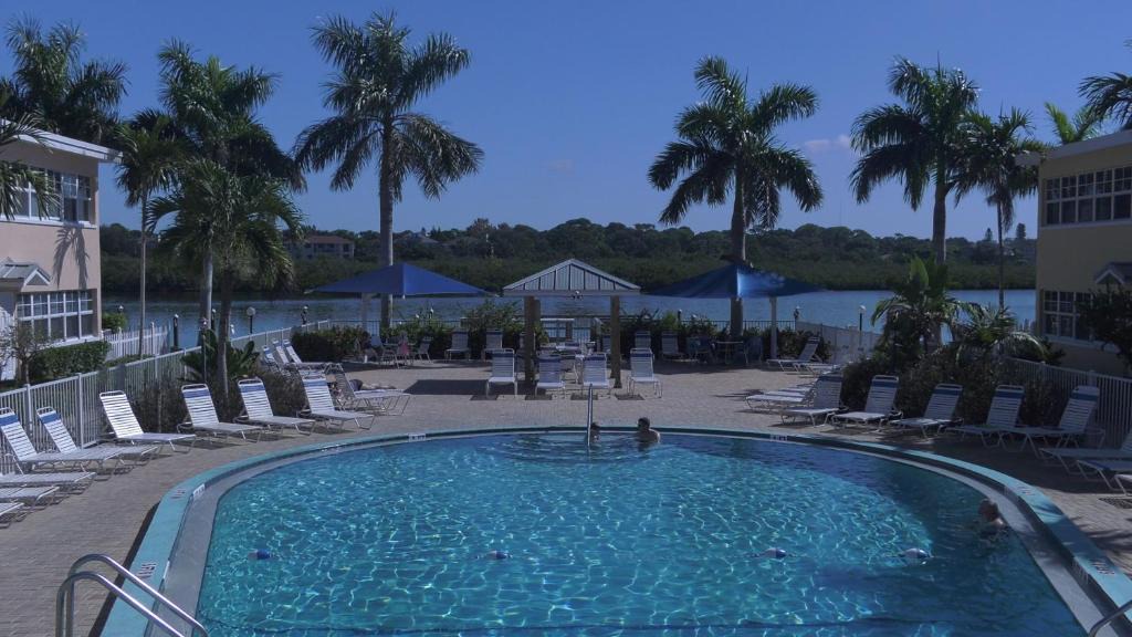 Indian Shores Resort | Barefoot Beach Resort