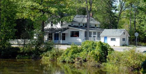 Glen Arbor House | Barefootin on M22