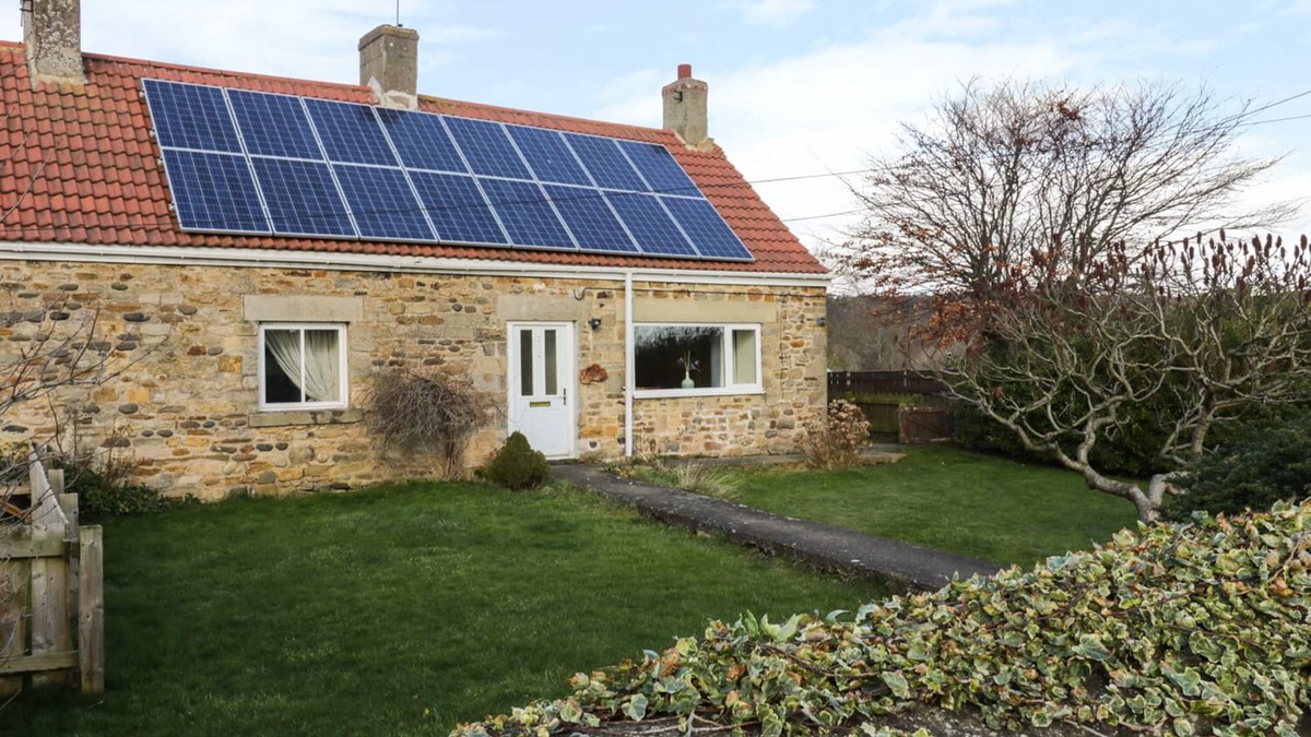 Darlington Cottage | BARFORTH HALL DAIRY, pet friendly, with hot tub in Gainford