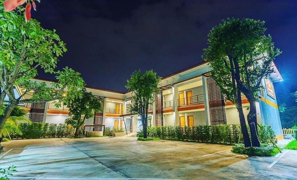 Uttaradit Hotel | Barista Hotel