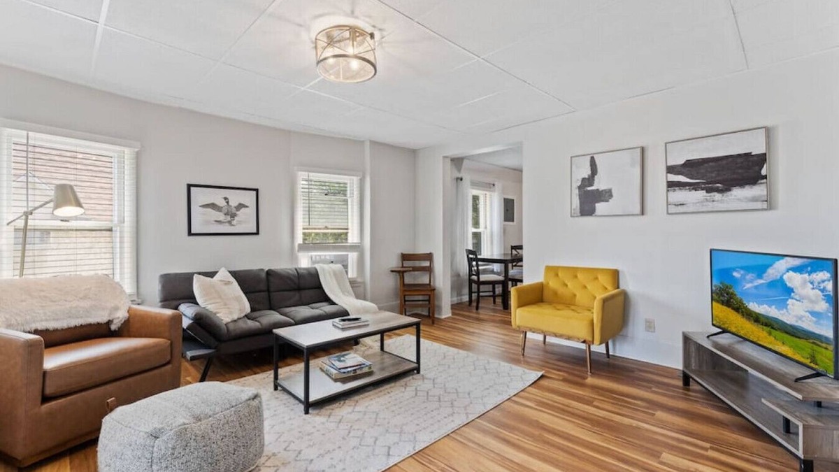 East End Apartment | Barker's Urban Oasis