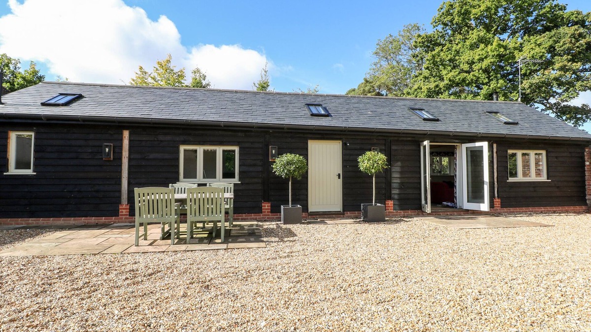 Alresford Cottage | BARLEY COTTAGE, pet friendly, character holiday cottage in Cheriton