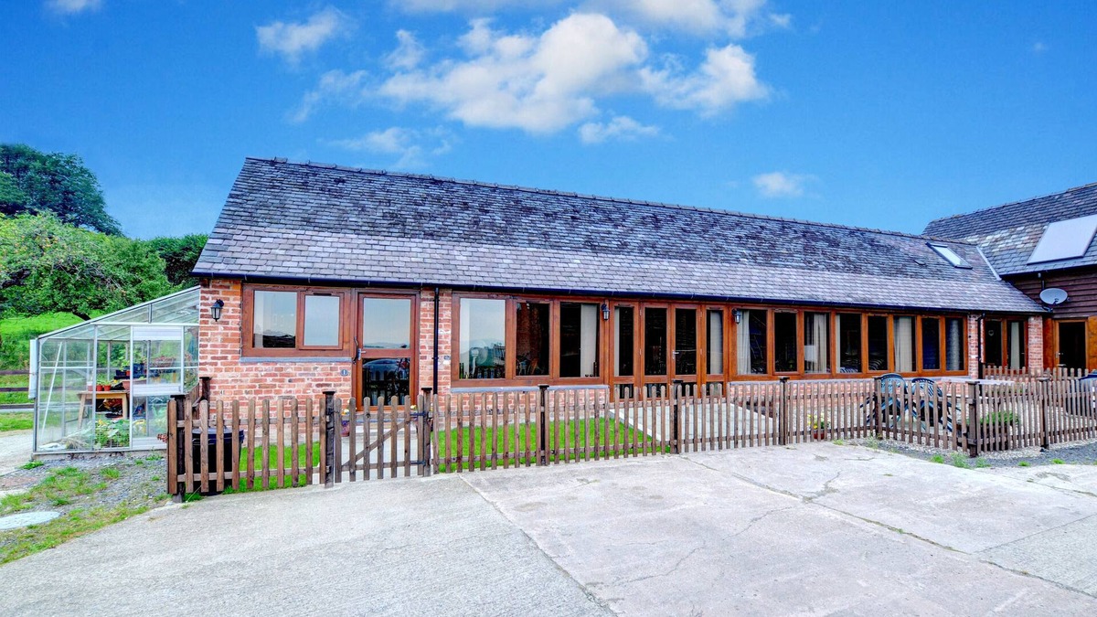 Kingswood House | Barn 1 - Two Bedroom House, Sleeps 3