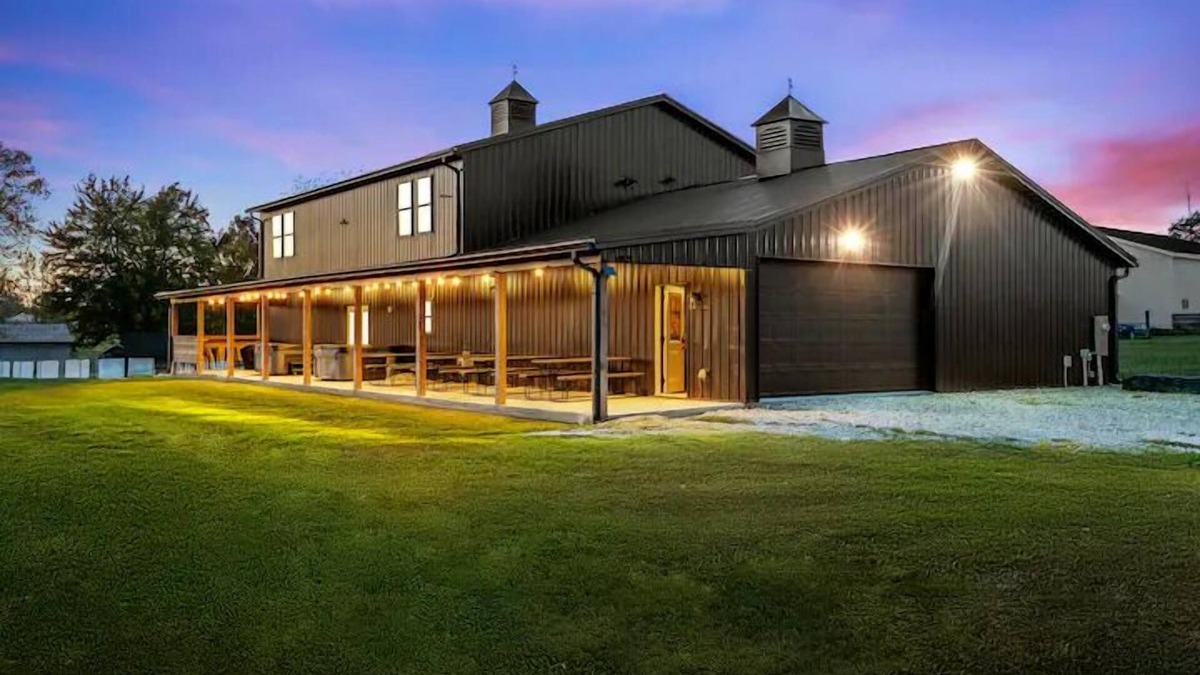 Camargo House | Barn! 2-Hole Golf Course, BBall, Wiffleball, Soccer, Theater, Arcade, 2 Hot Tubs