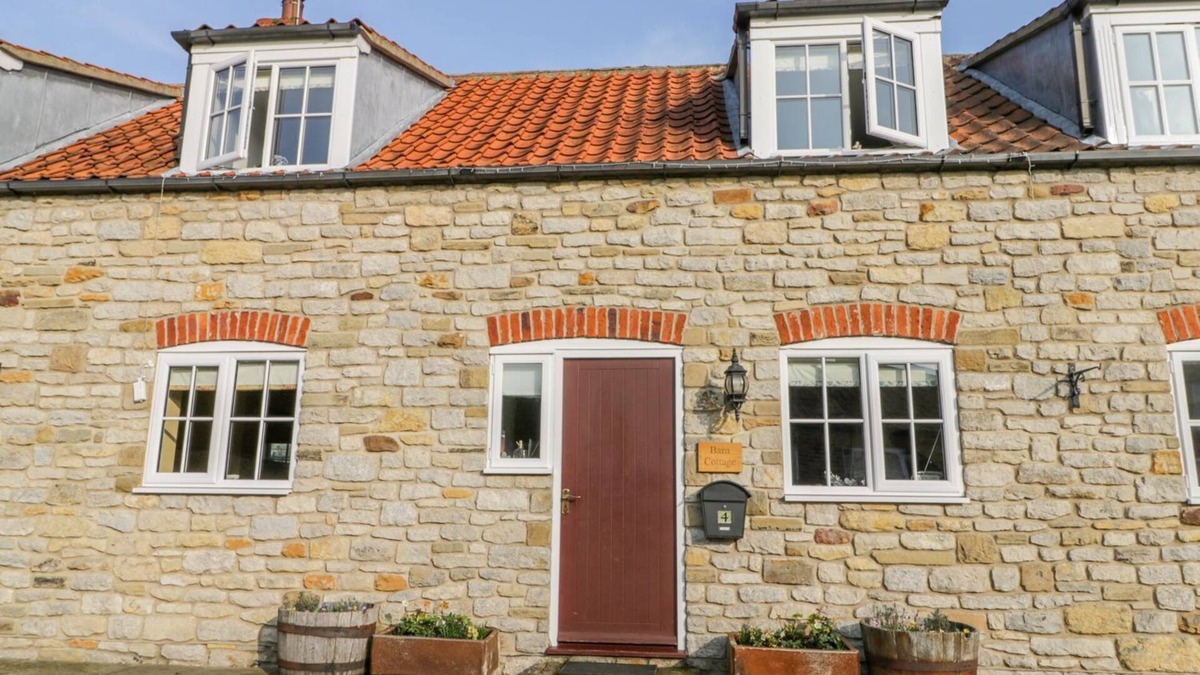 Scawton Cottage | BARN COTTAGE, pet friendly, with open fire in Kirkbymoorside