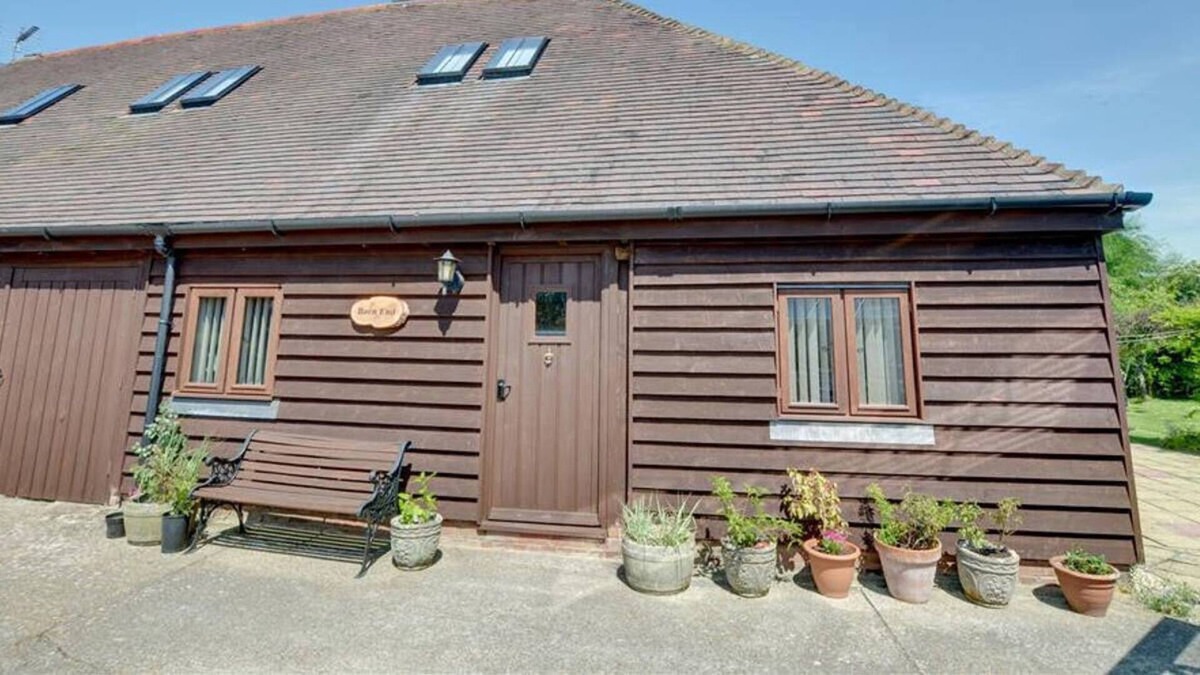 St Mary's Bay Ski Chalet | Barn End in Romney Marsh