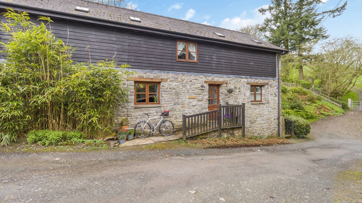 Felindre House | Barn End - Three Bedroom House, Sleeps 5