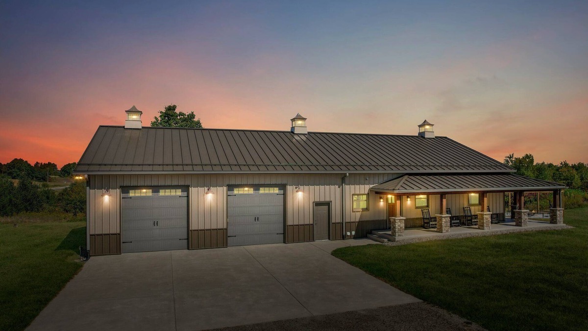 Marcellus House | Barn! Golf Sim/Theater, Bunk Slide, Mini Golf, Hot Tub, Saloon Bar, Firepit!