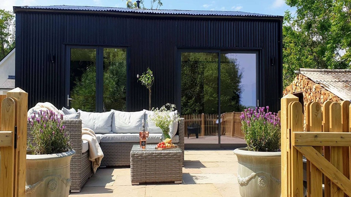 Howlett End Cottage | Barn in Balsham near Cambridge Countryside