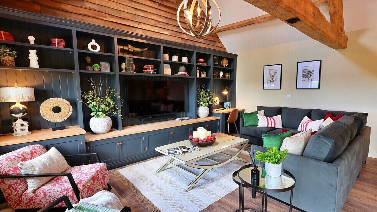 Quedgeley Cottage | Barn in Cotswolds with Outdoor Kitchen