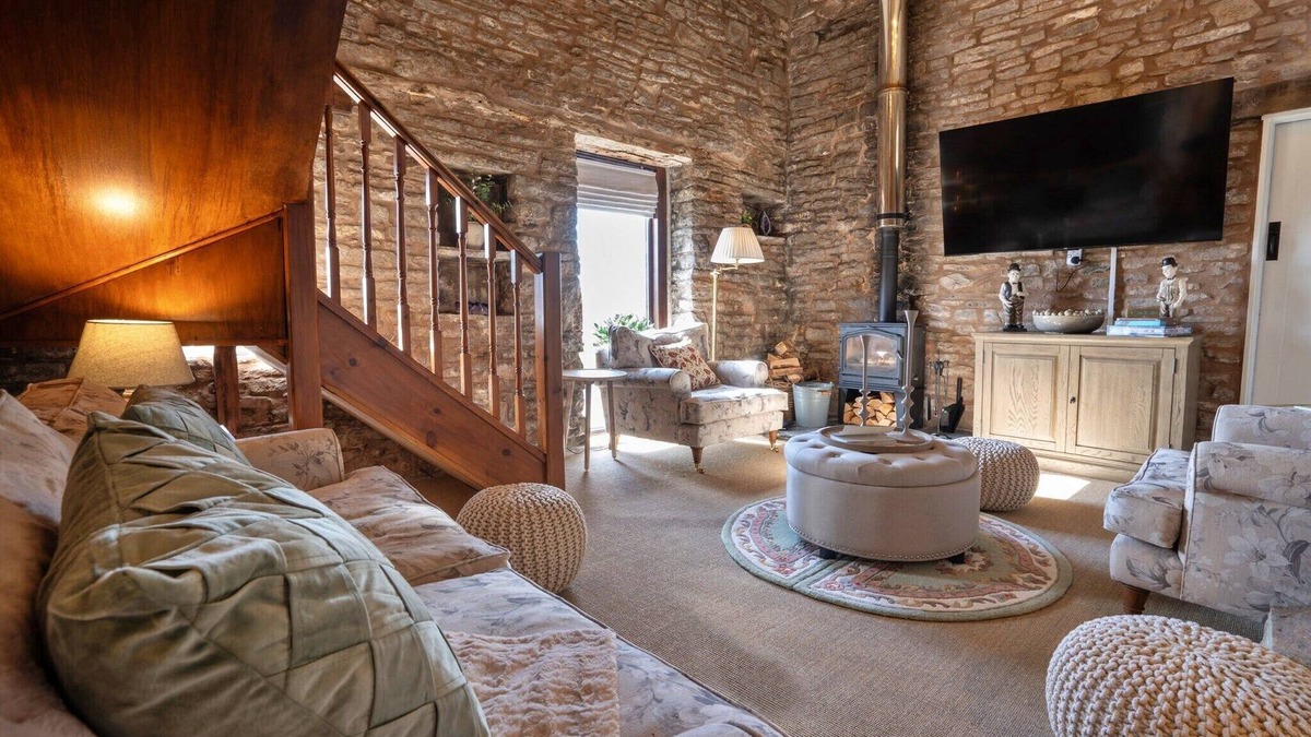 Buxton Cottage | Barn in Peak District with Countryside Views