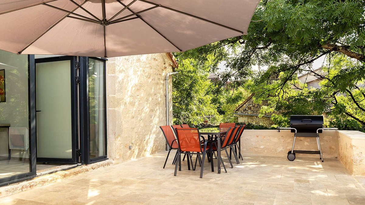 Assier House | Barn La Roca Masia-Les Coquelicots, swimming pool, garden, 4 bedrooms 8/10 persons