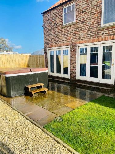 Storwood House | Barn near York with hot tub - Perfect for Groups and Families