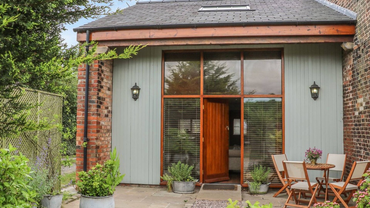 Bispham Green Cottage | BARN OWL COTTAGE AT CROOK HALL FARM, family friendly in Bispham Green