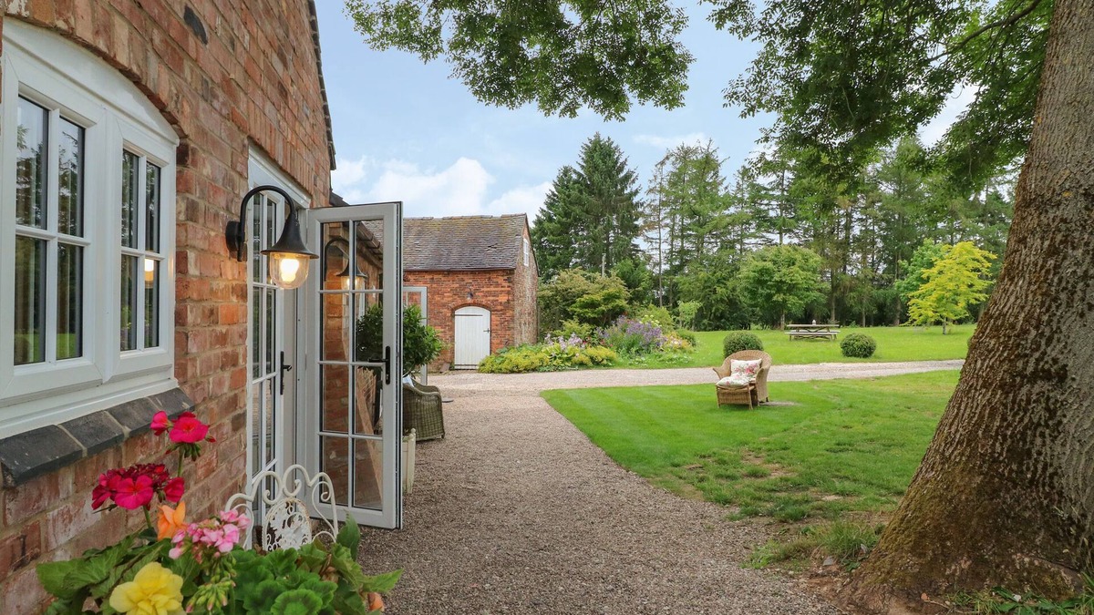 Kirk Langley Cottage | Barn Owl