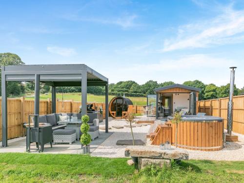 Skelmersdale House | Barn Owl Lodge - Uk49903