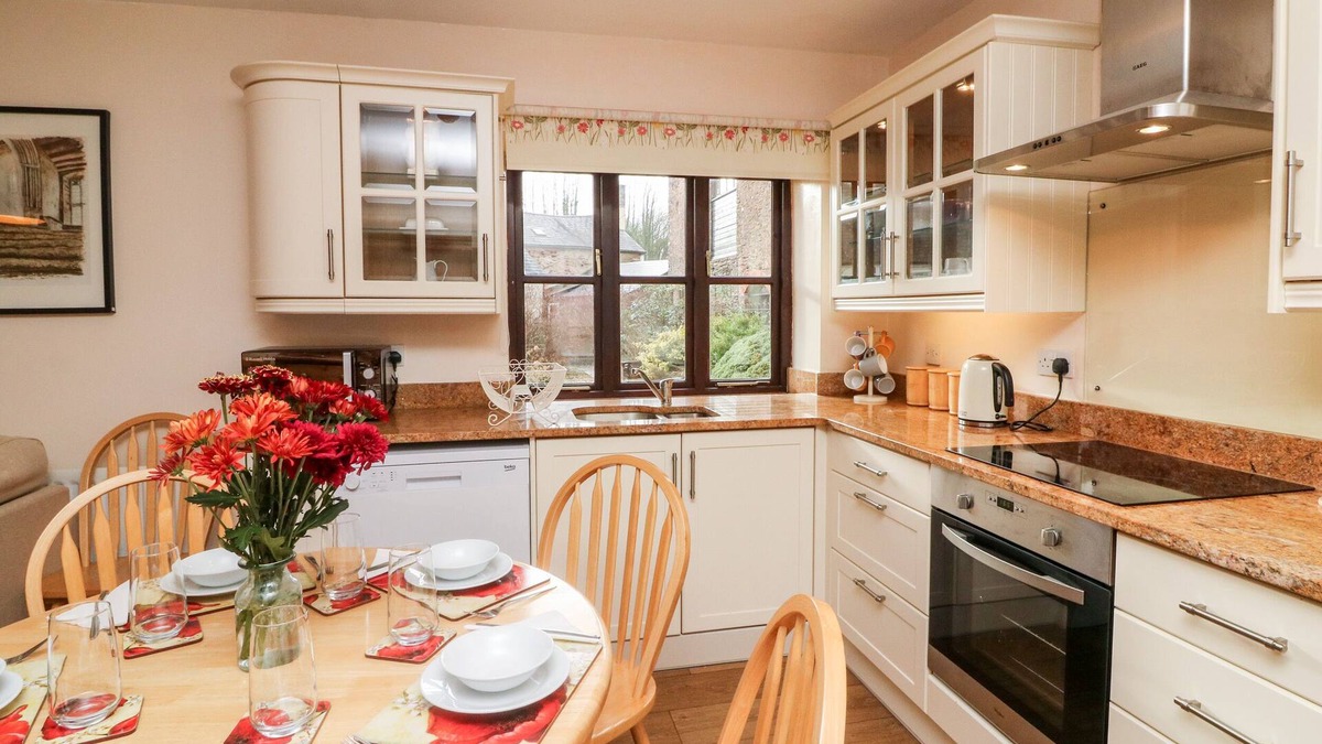 Brushford Cottage | BARN OWL, pet friendly, with a garden in Dulverton