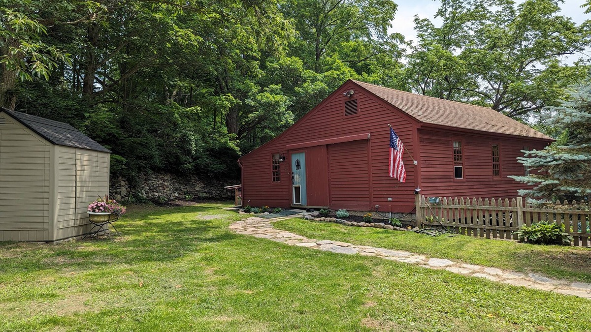 Baltic House | Barn Stay at Hanover Vineyards
