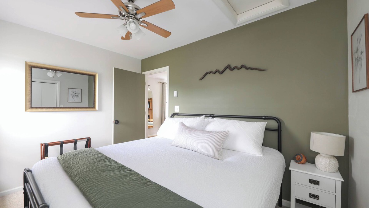 North Garden House | Barn Suite, Mountain Views & Hot tub, Pets OK!