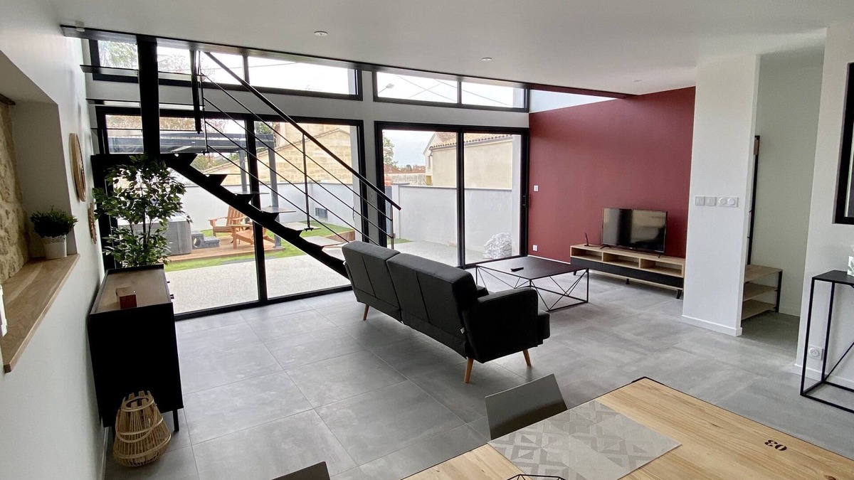 Saint-Andre-de-Cubzac House | Barn with spa / love room