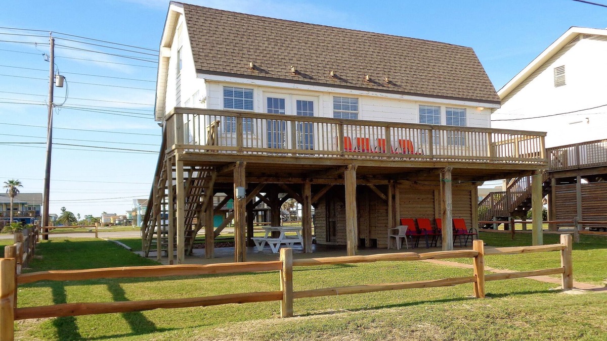 Galveston House | BARNACLE - BEACH VIEWS - 2ND ROW - STEPS FROM THE BEACH