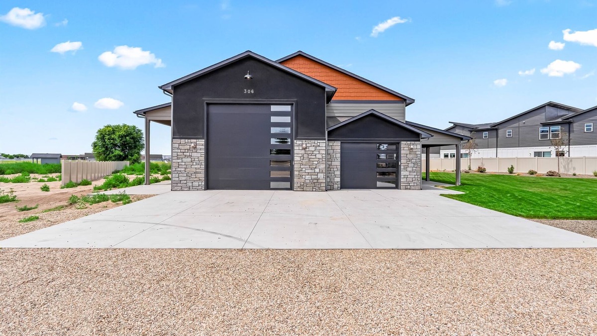 Caldwell House | Barndominium Getaway|Family Retreat|Teams|RV Options|Pickleball|Fire Pits