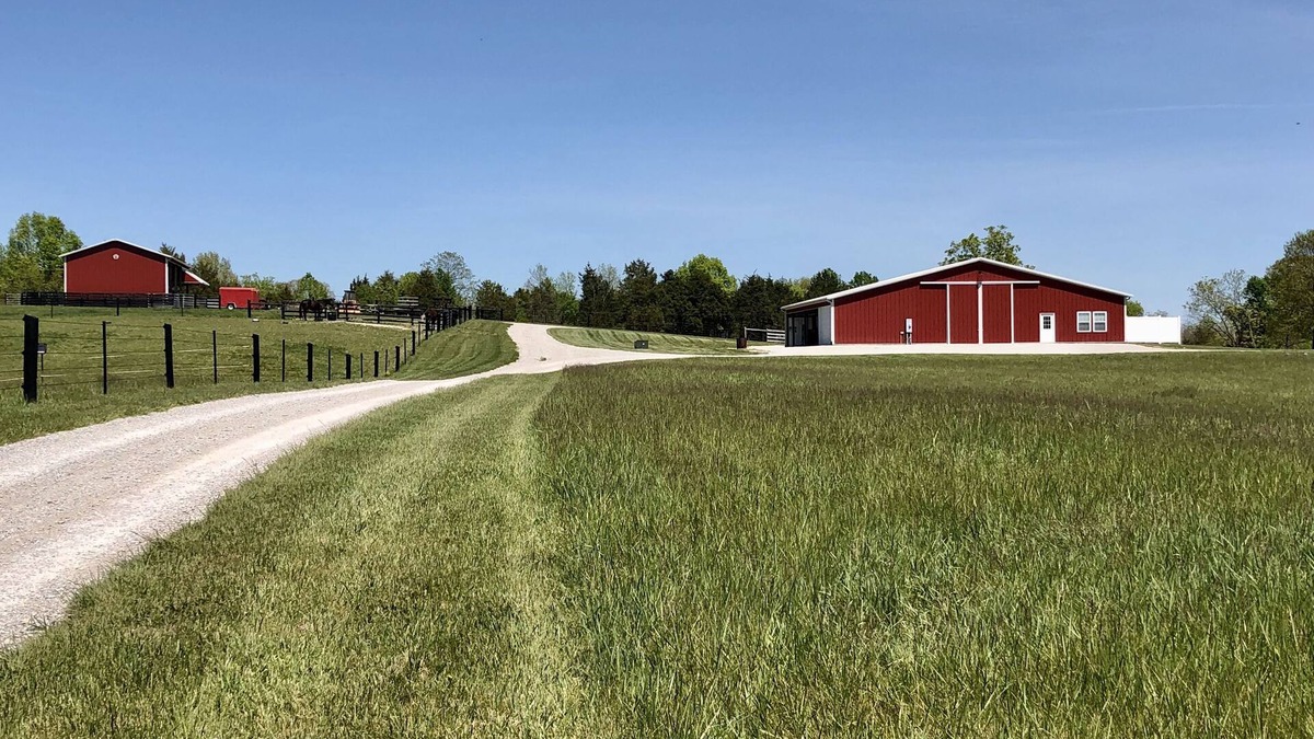 Keene House | Barndominium on the Bourbon Trail - Hot Tub and Horses! Dog and Horse friendly!