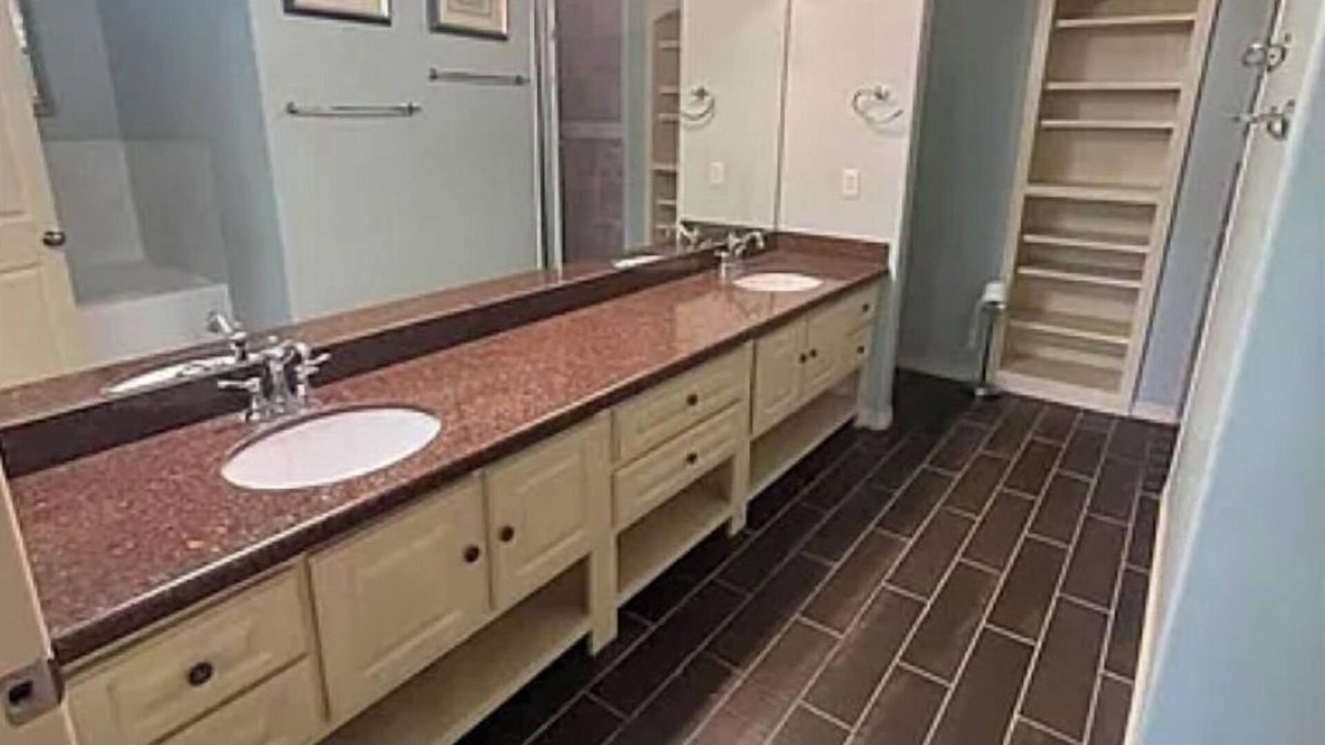 Pearland House | Barndominium with great amenities!