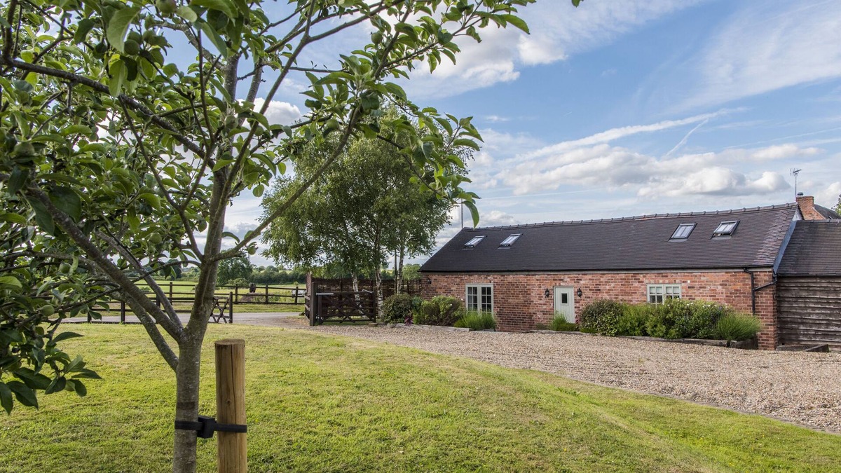 Foxt Cottage | BARNFIELDS HOLIDAY COTTAGE, family friendly in Kingsley